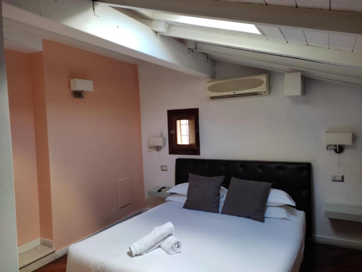 Relais Arco Della Pace Hotel Rome Exterior photo